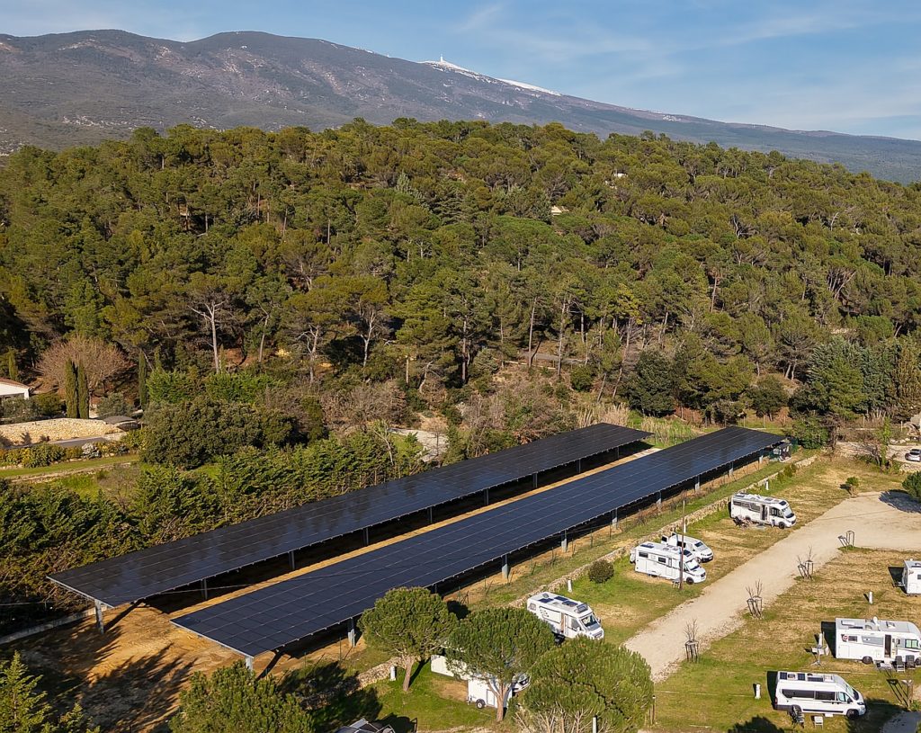 Ombrières du camping de Bédoin - vue aérienne